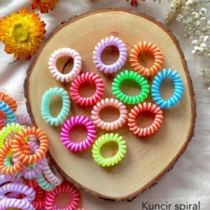 Ikat Rambut Spiral